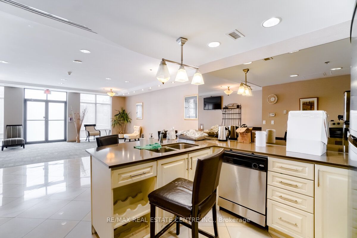 220 Forum Dr, #102