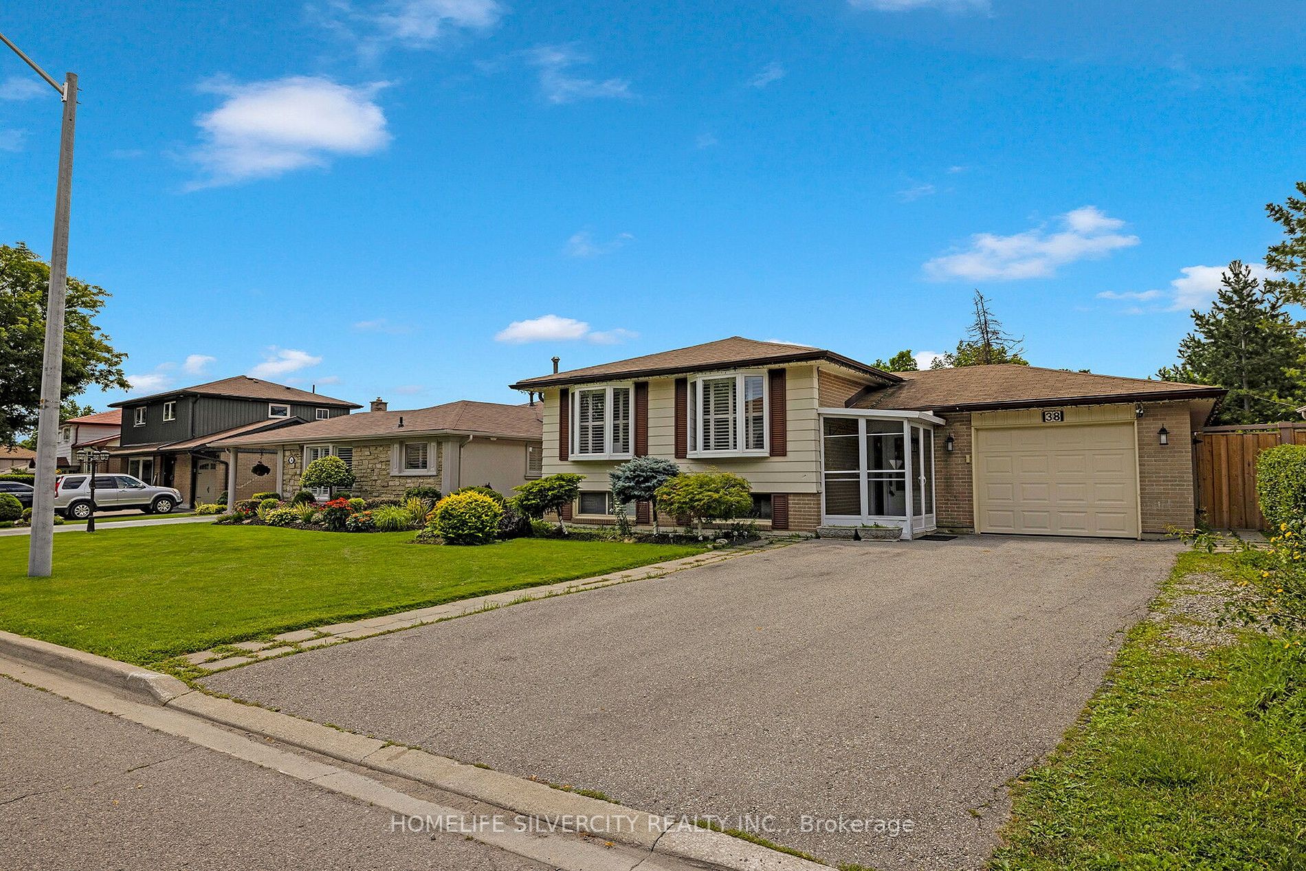 38 Inglewood Dr