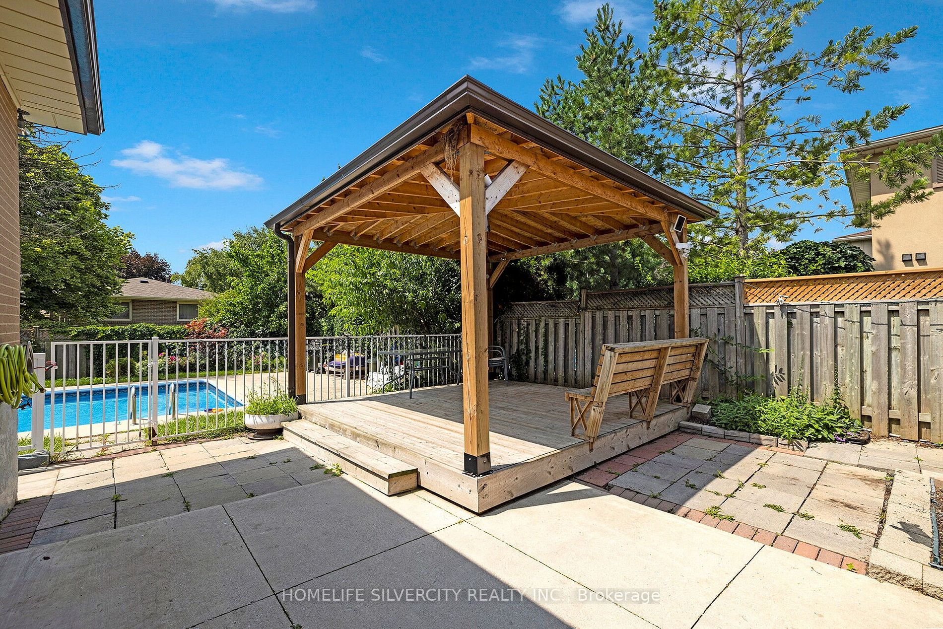 38 Inglewood Dr