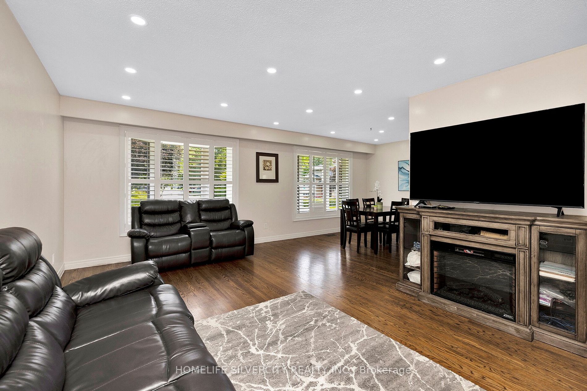 38 Inglewood Dr