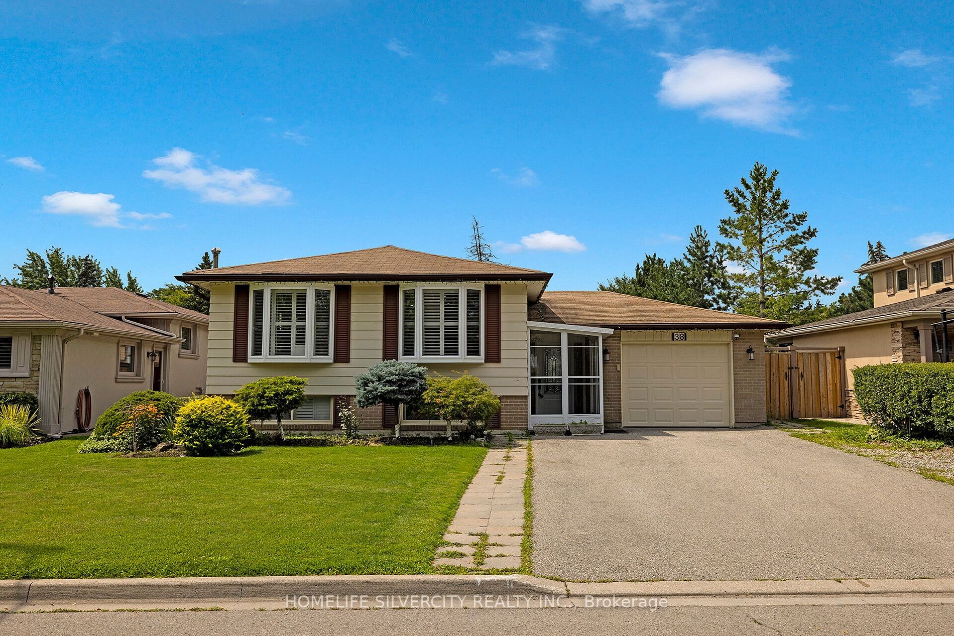 38 Inglewood Dr