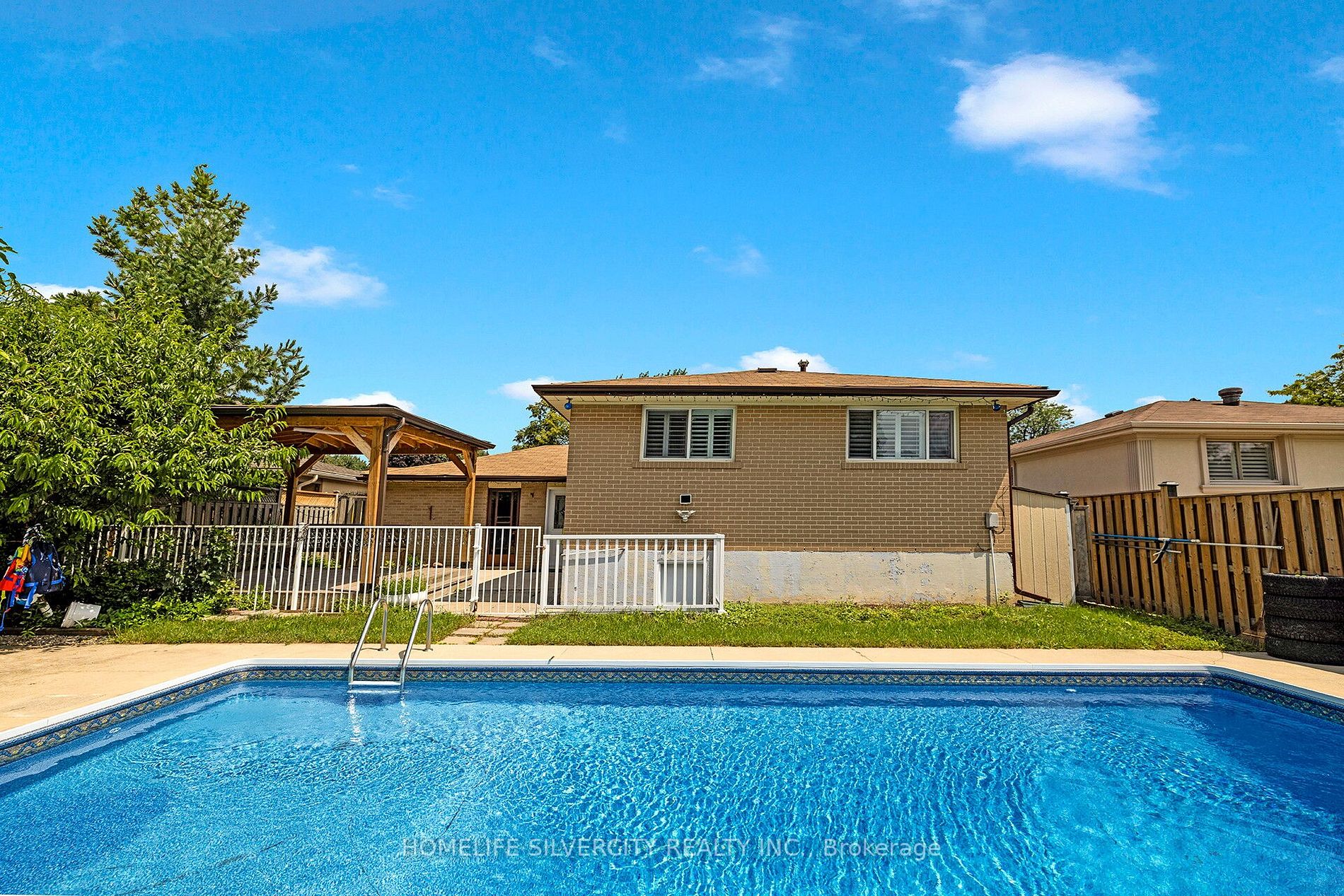 38 Inglewood Dr