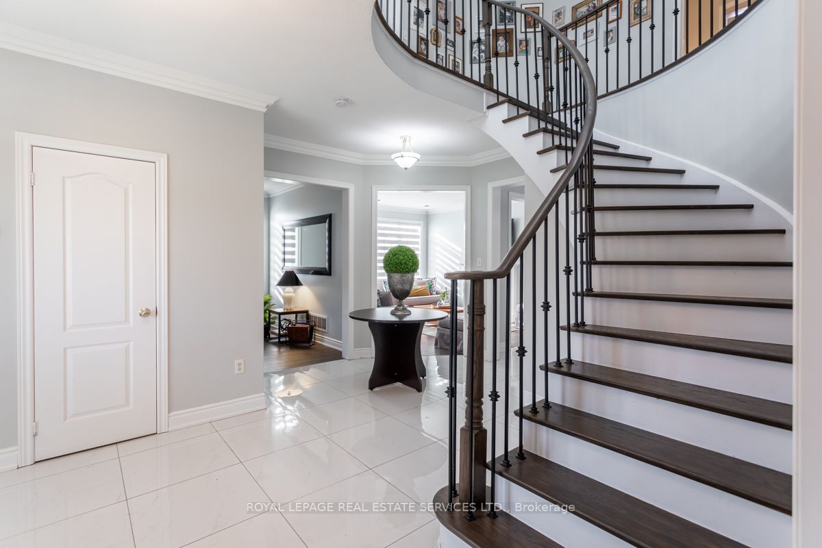 2437 West Ham Rd W