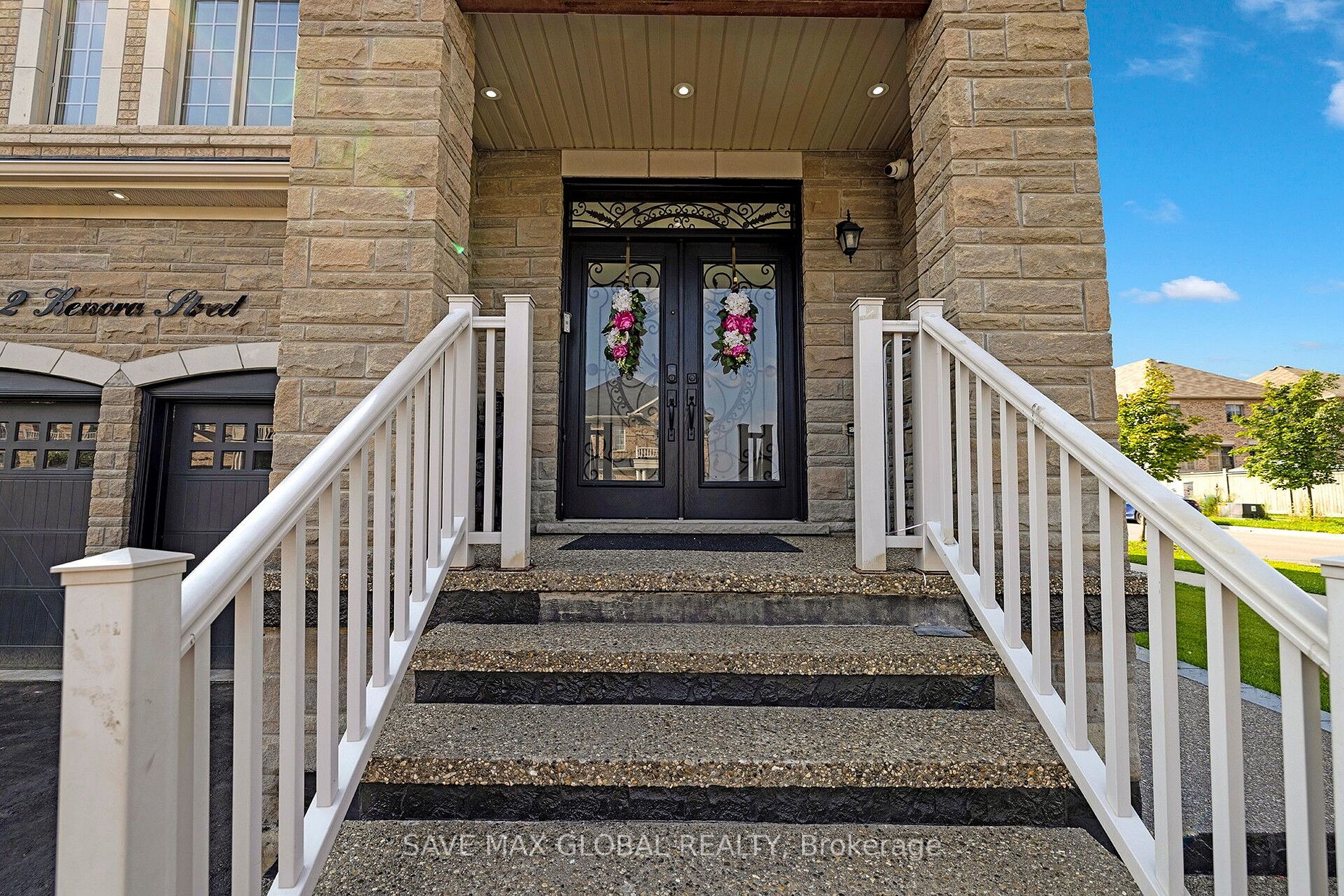 2 Kenora St