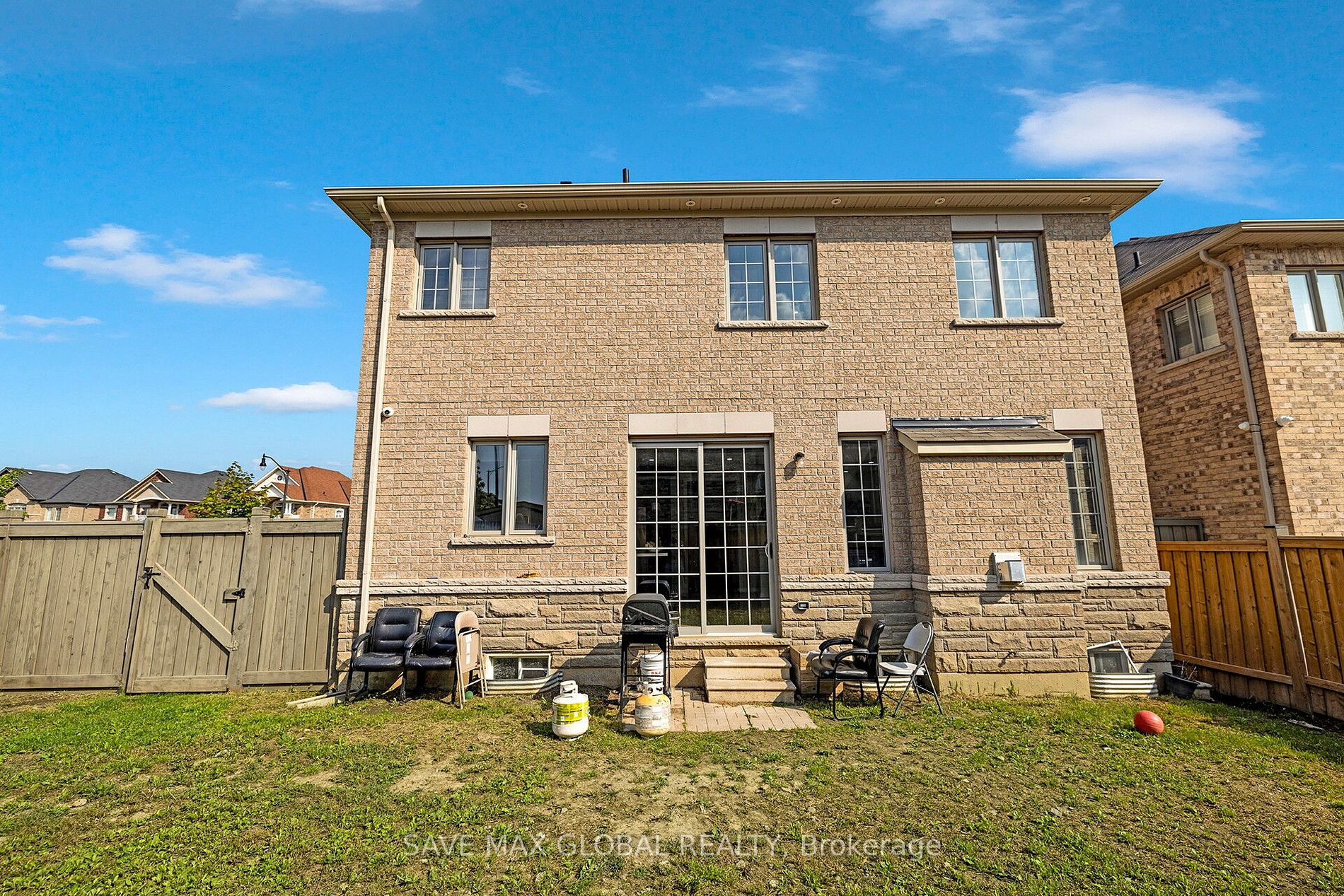 2 Kenora St