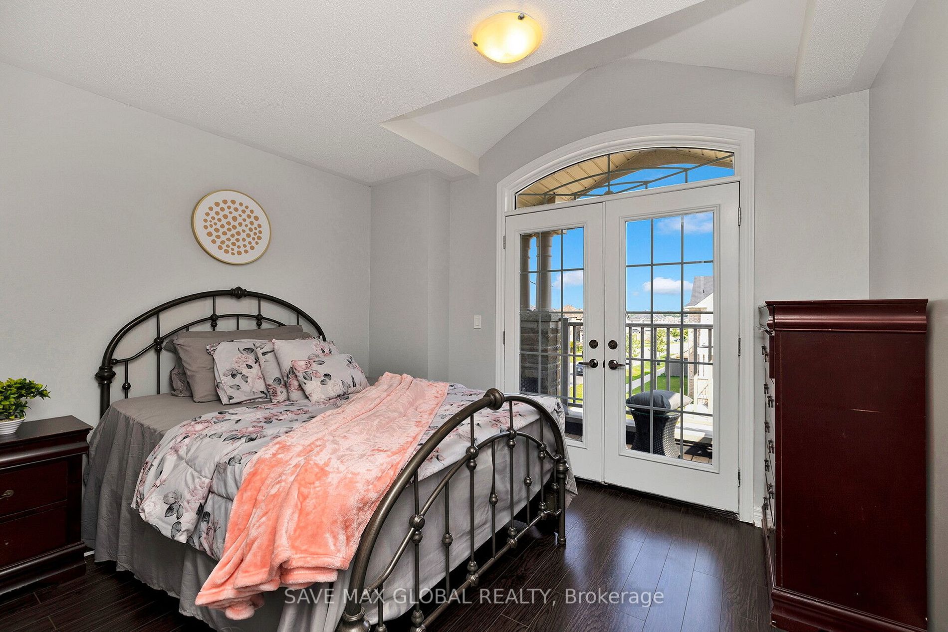 2 Kenora St