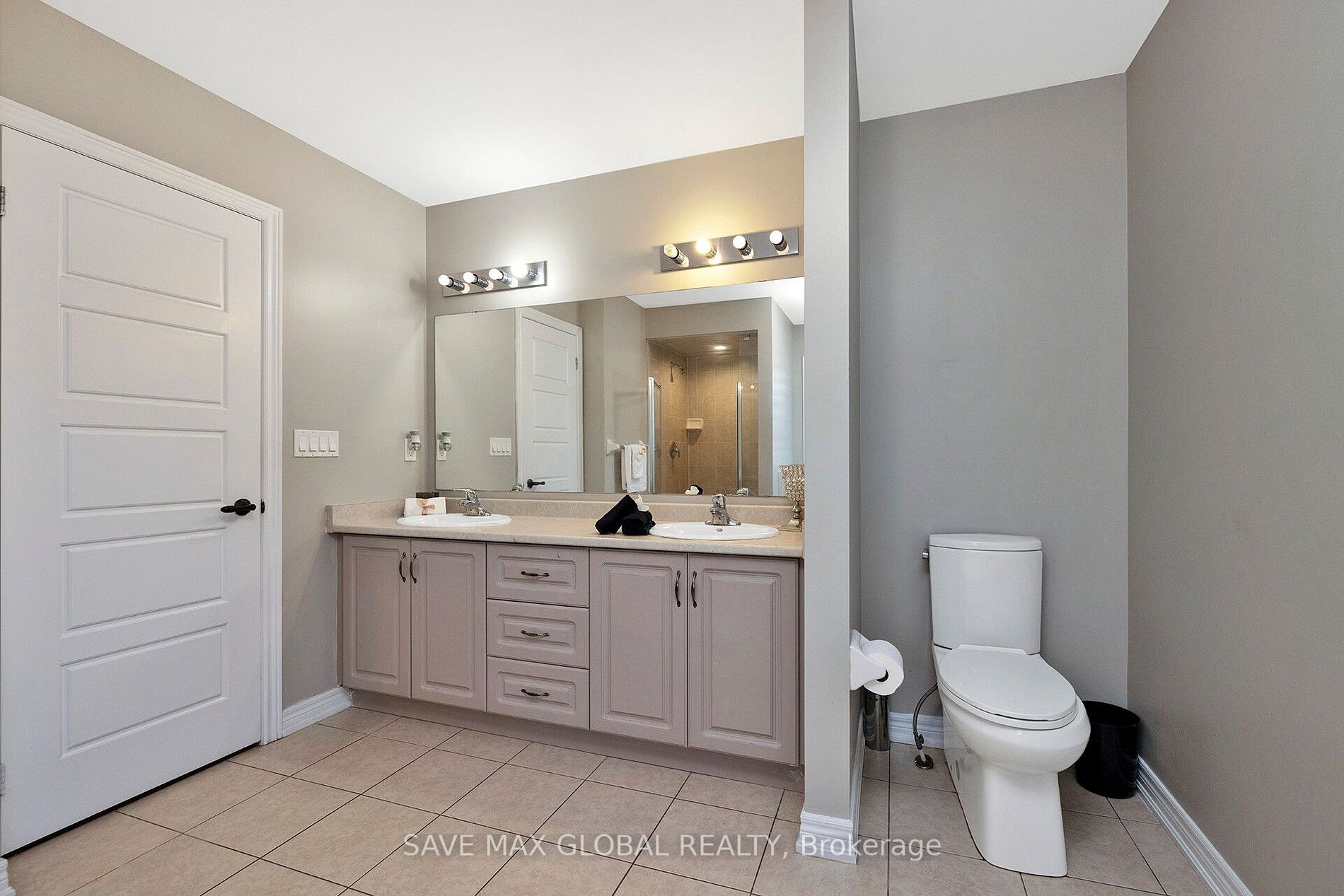 2 Kenora St