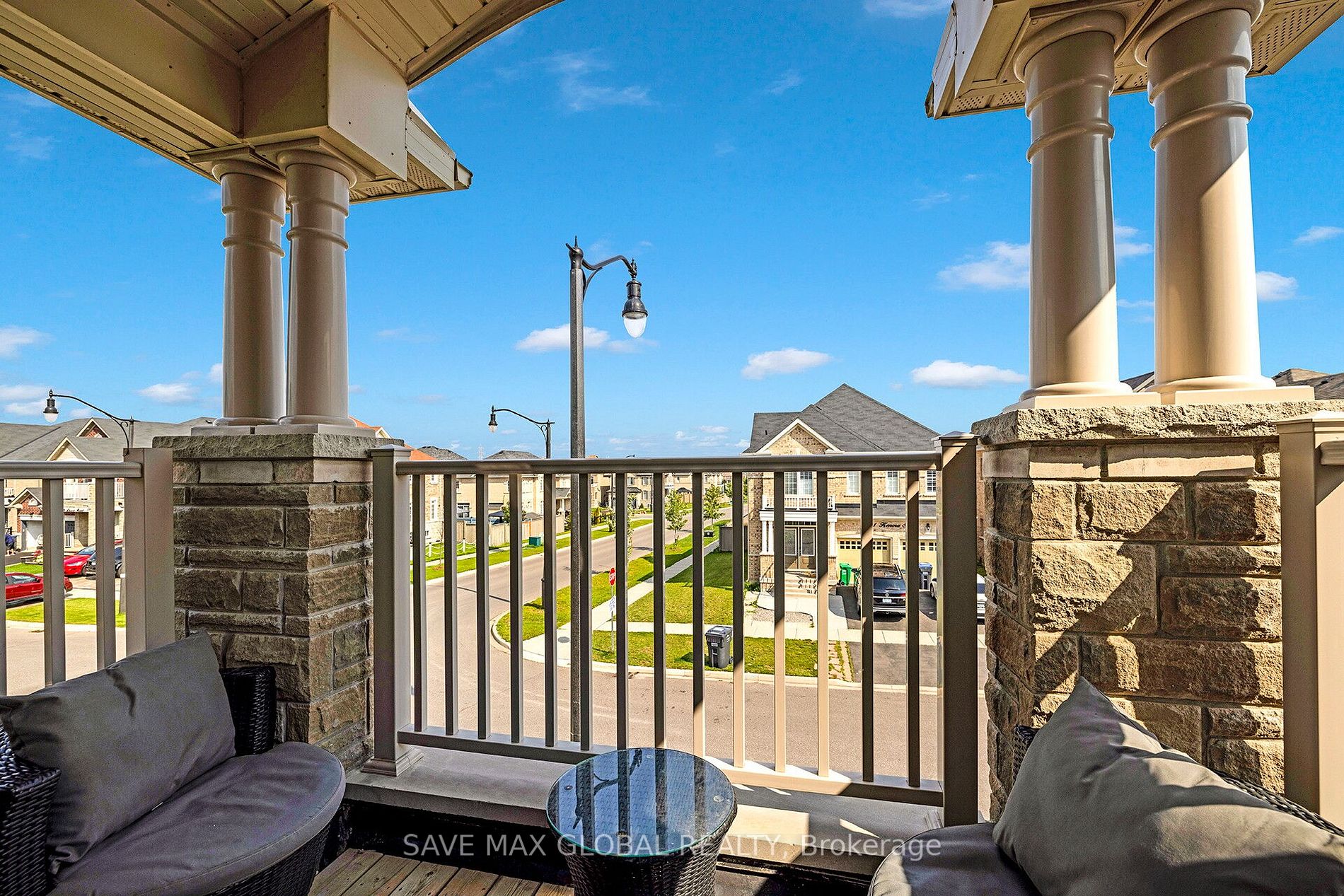 2 Kenora St