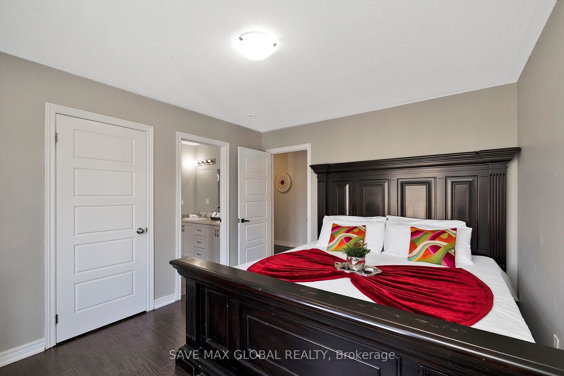 2 Kenora St