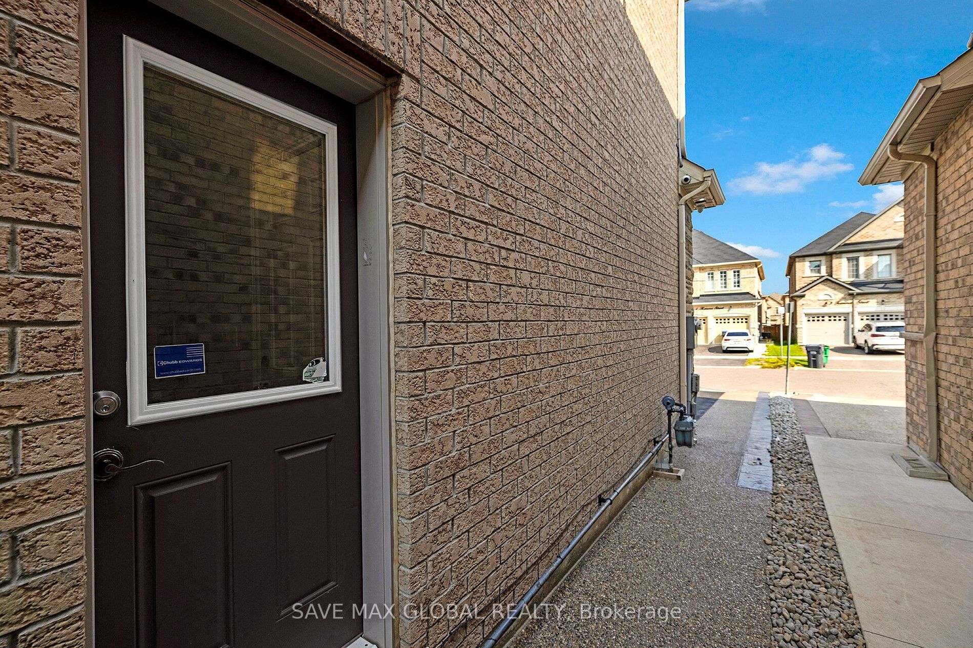 2 Kenora St