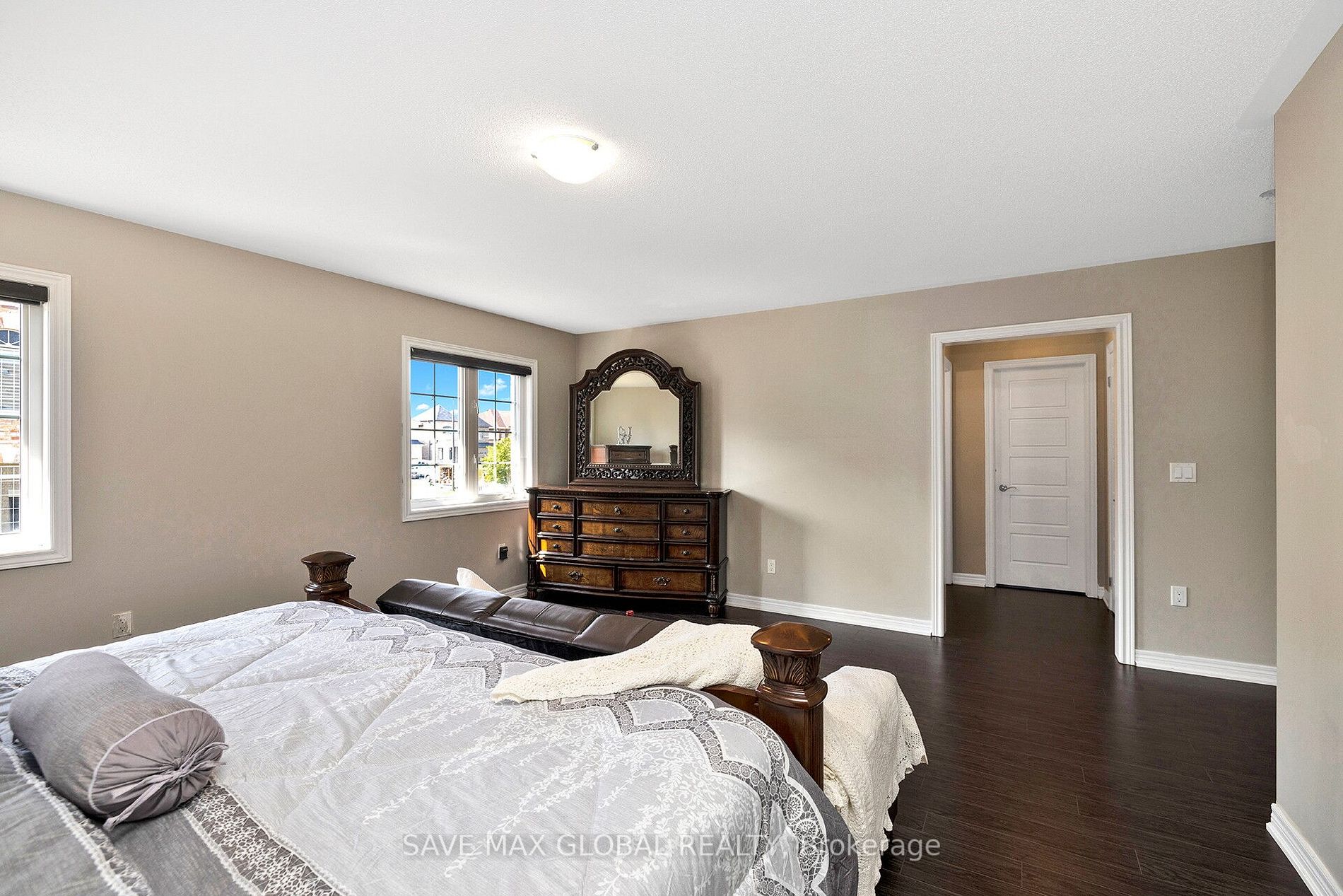 2 Kenora St