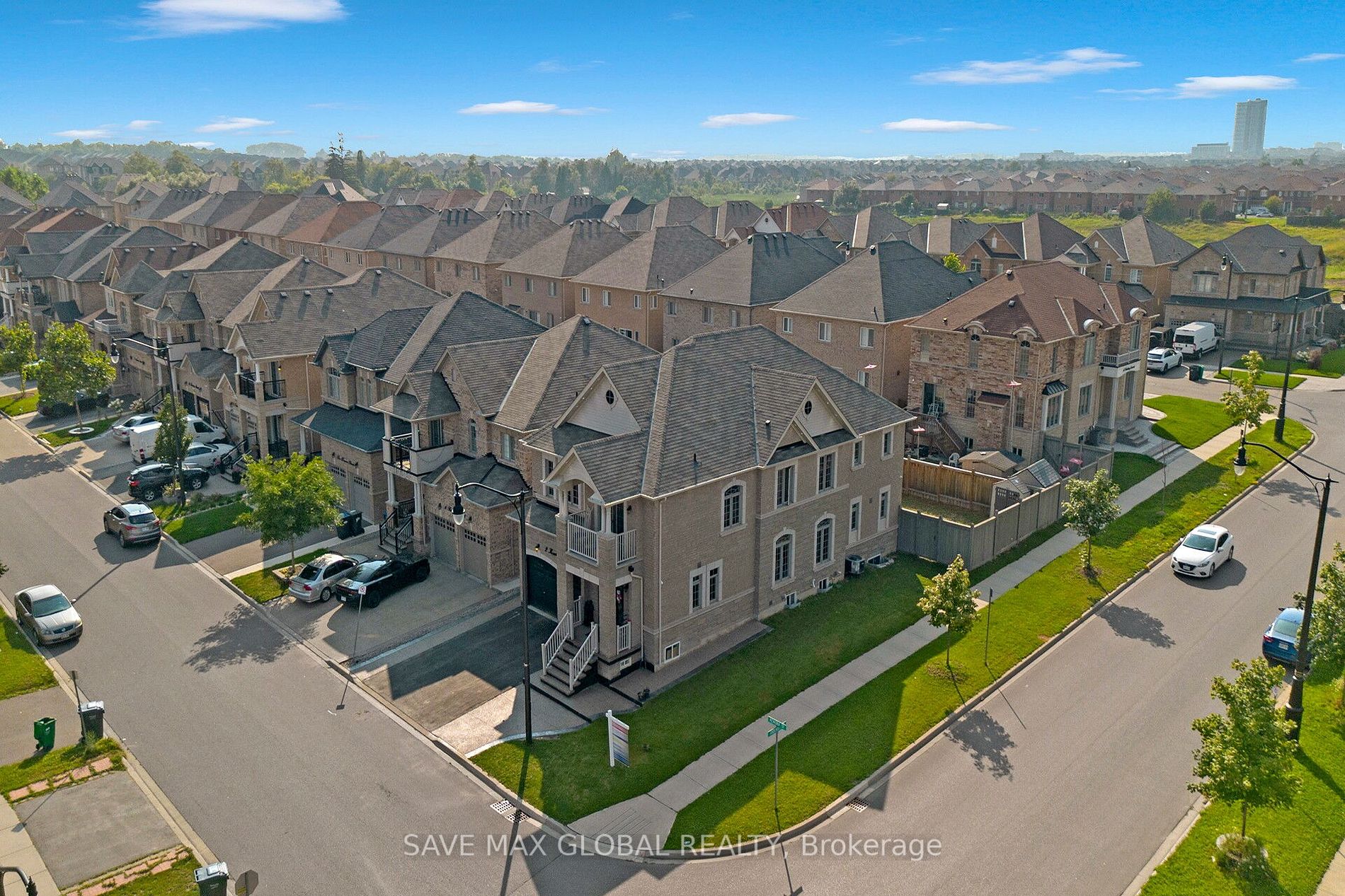 2 Kenora St