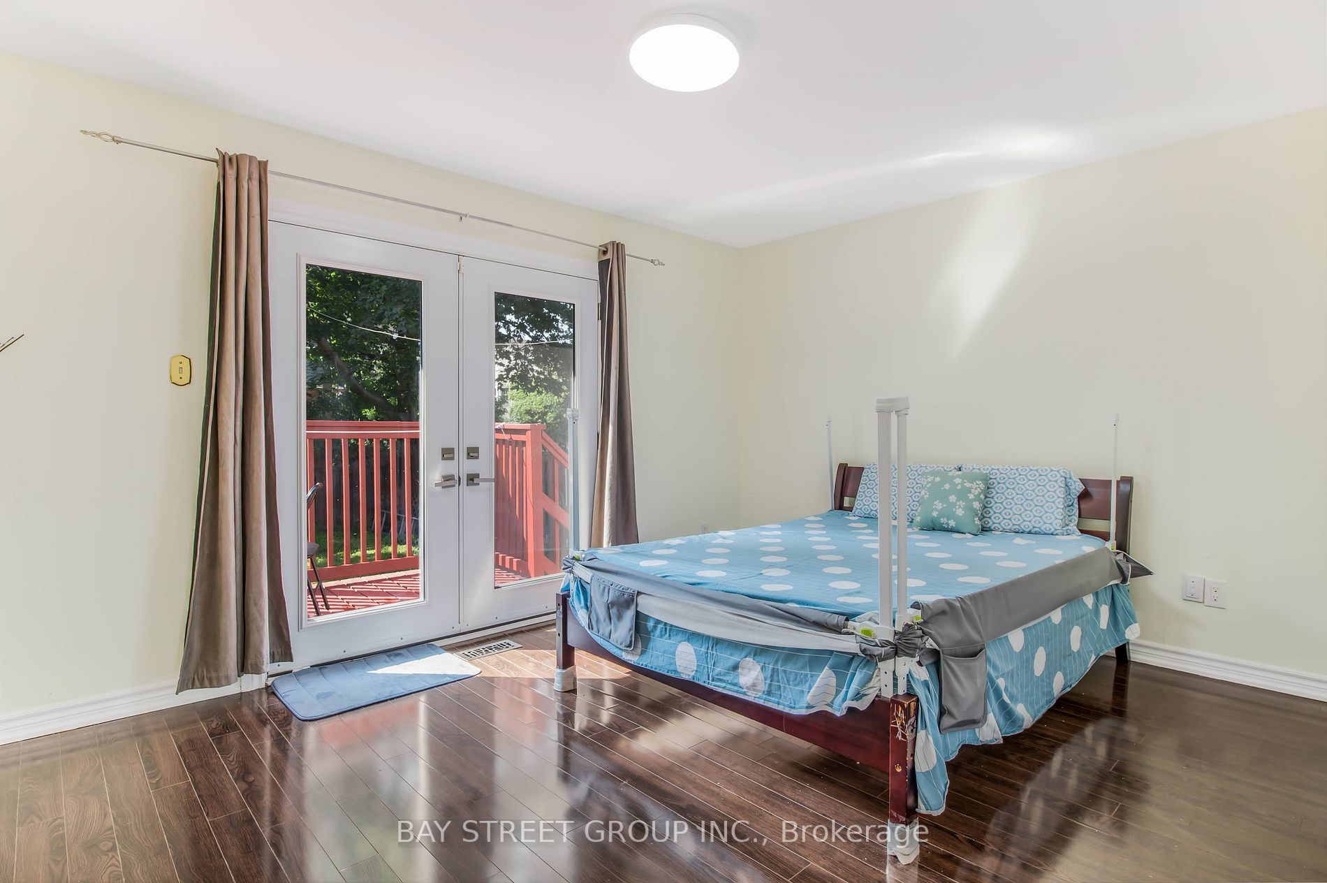 15 Bruce Beer Dr