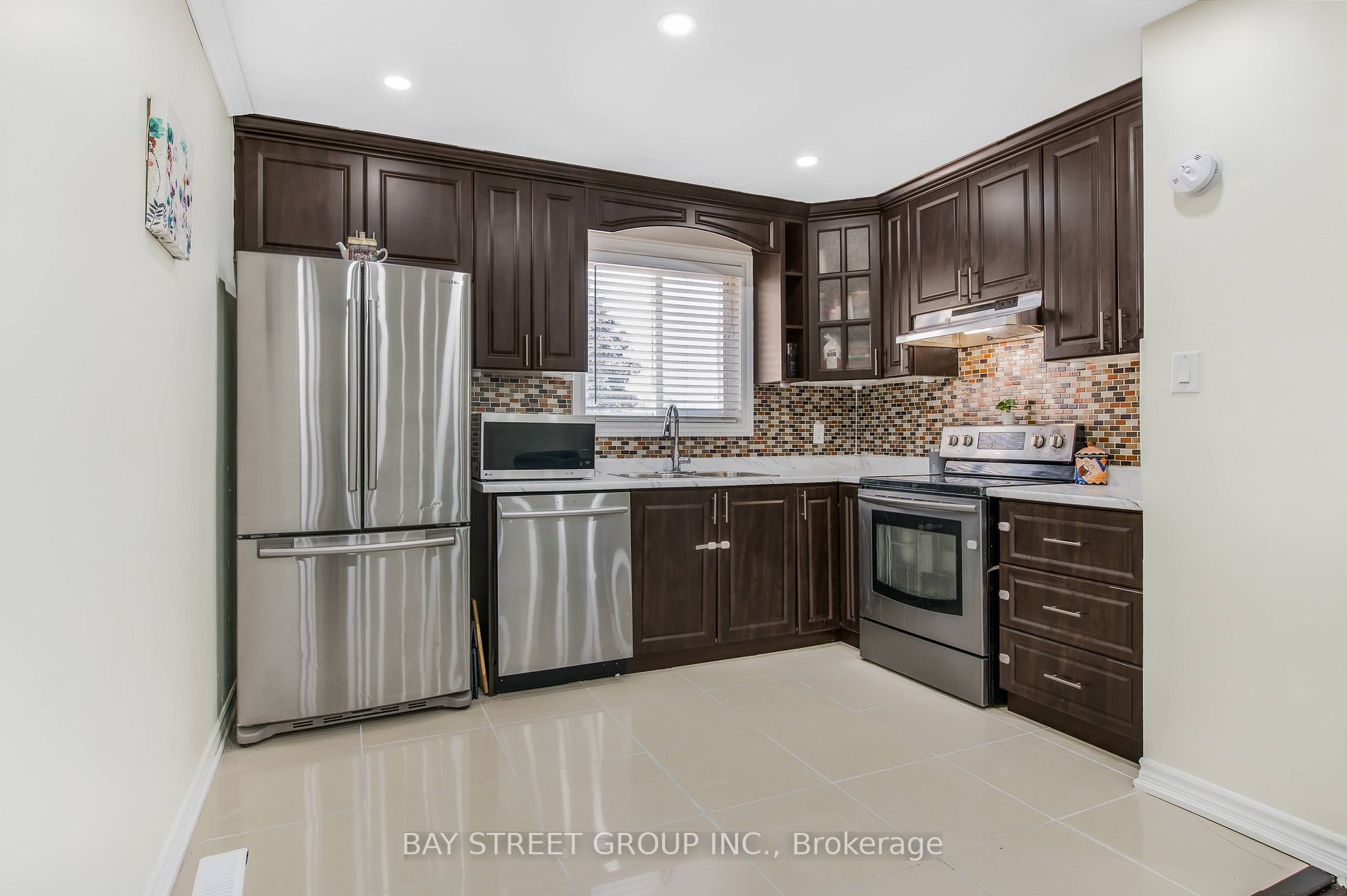 15 Bruce Beer Dr