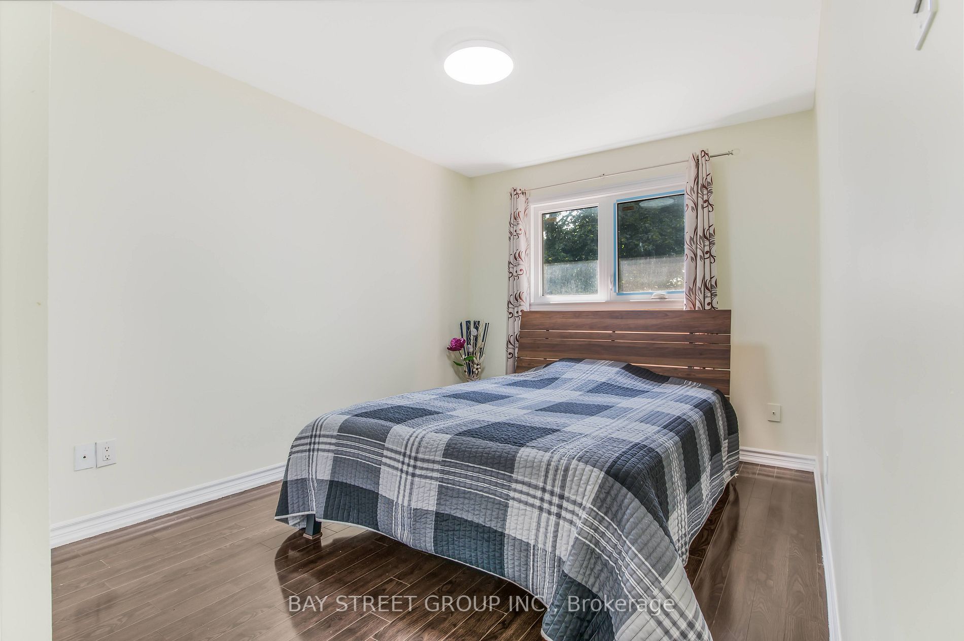 15 Bruce Beer Dr