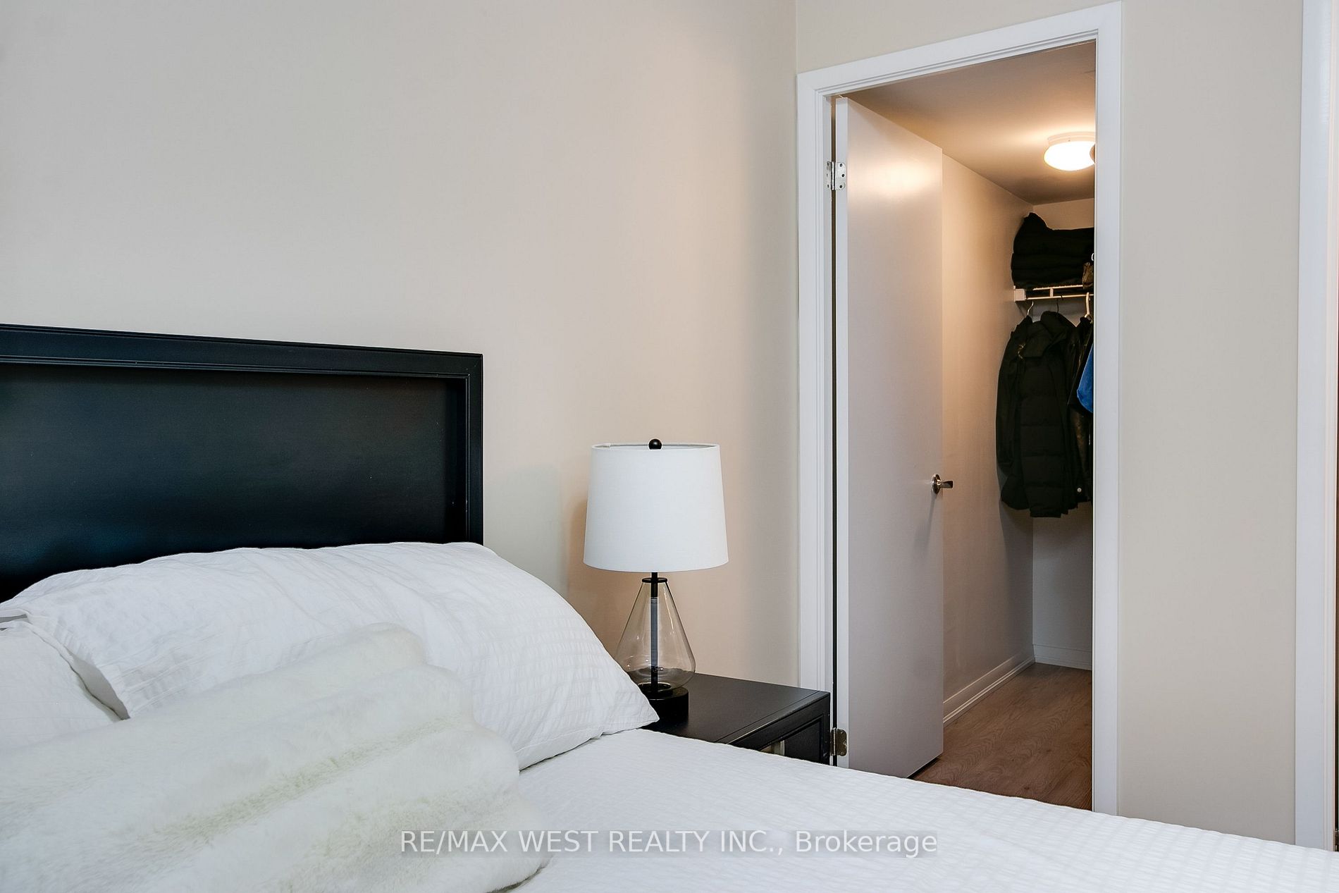 800 Lawrence Ave W, #401