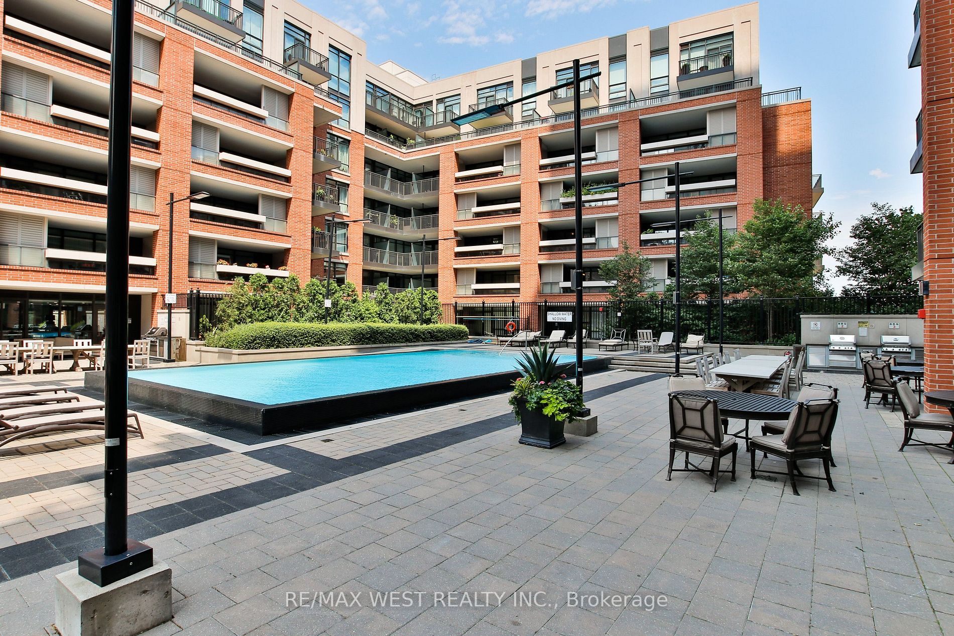 800 Lawrence Ave W, #401