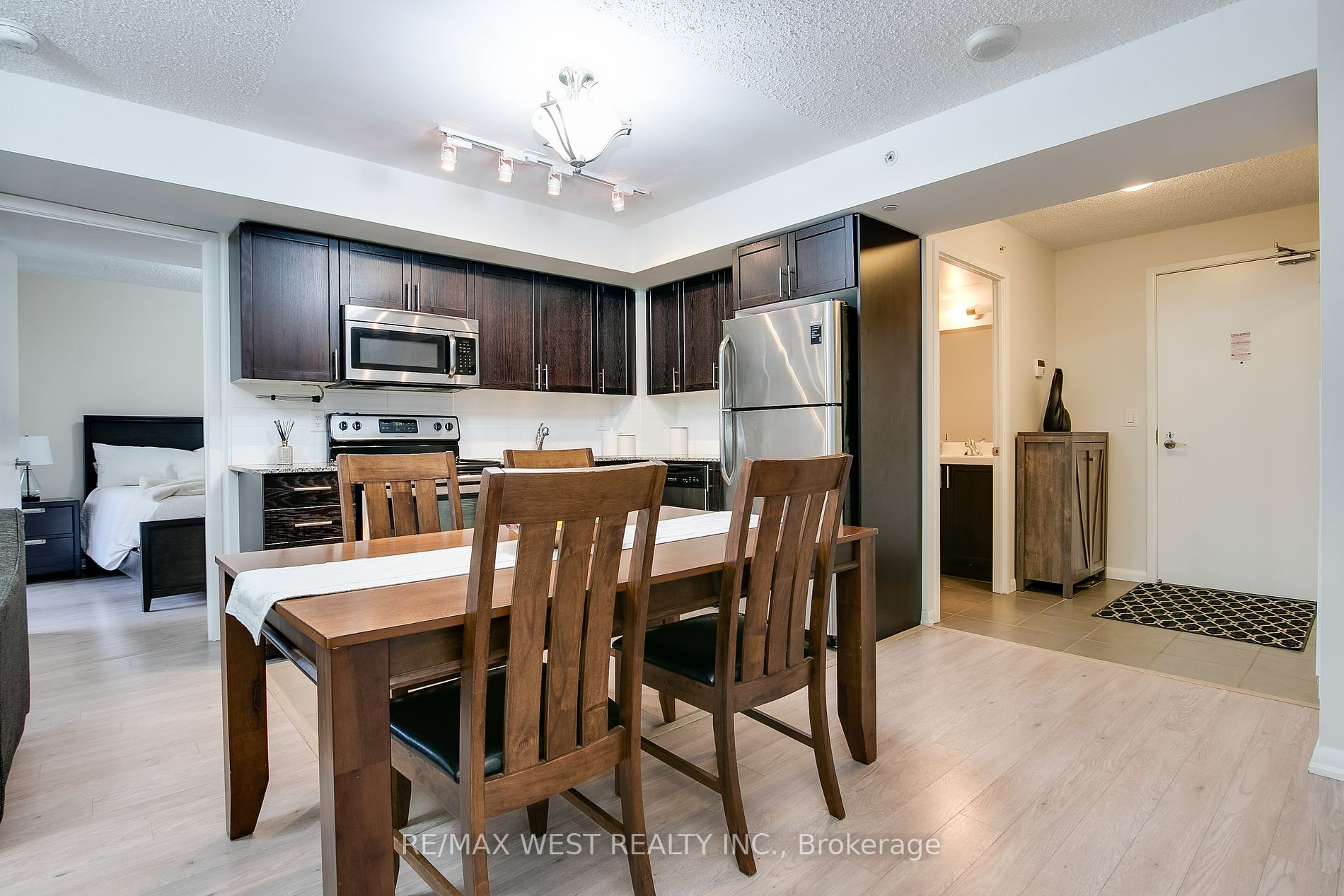 800 Lawrence Ave W, #401