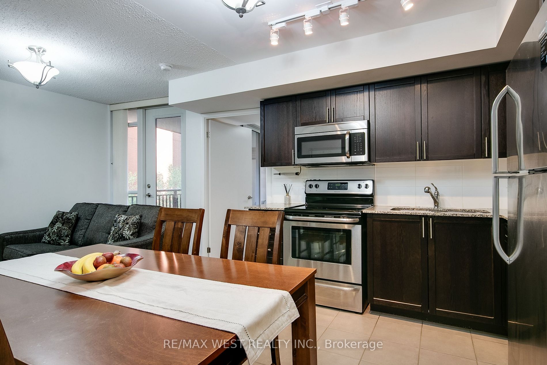 800 Lawrence Ave W, #401