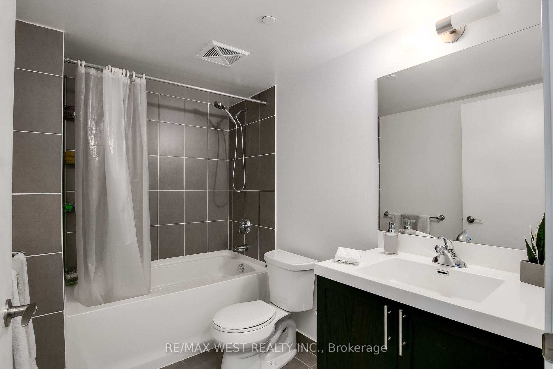 800 Lawrence Ave W, #401