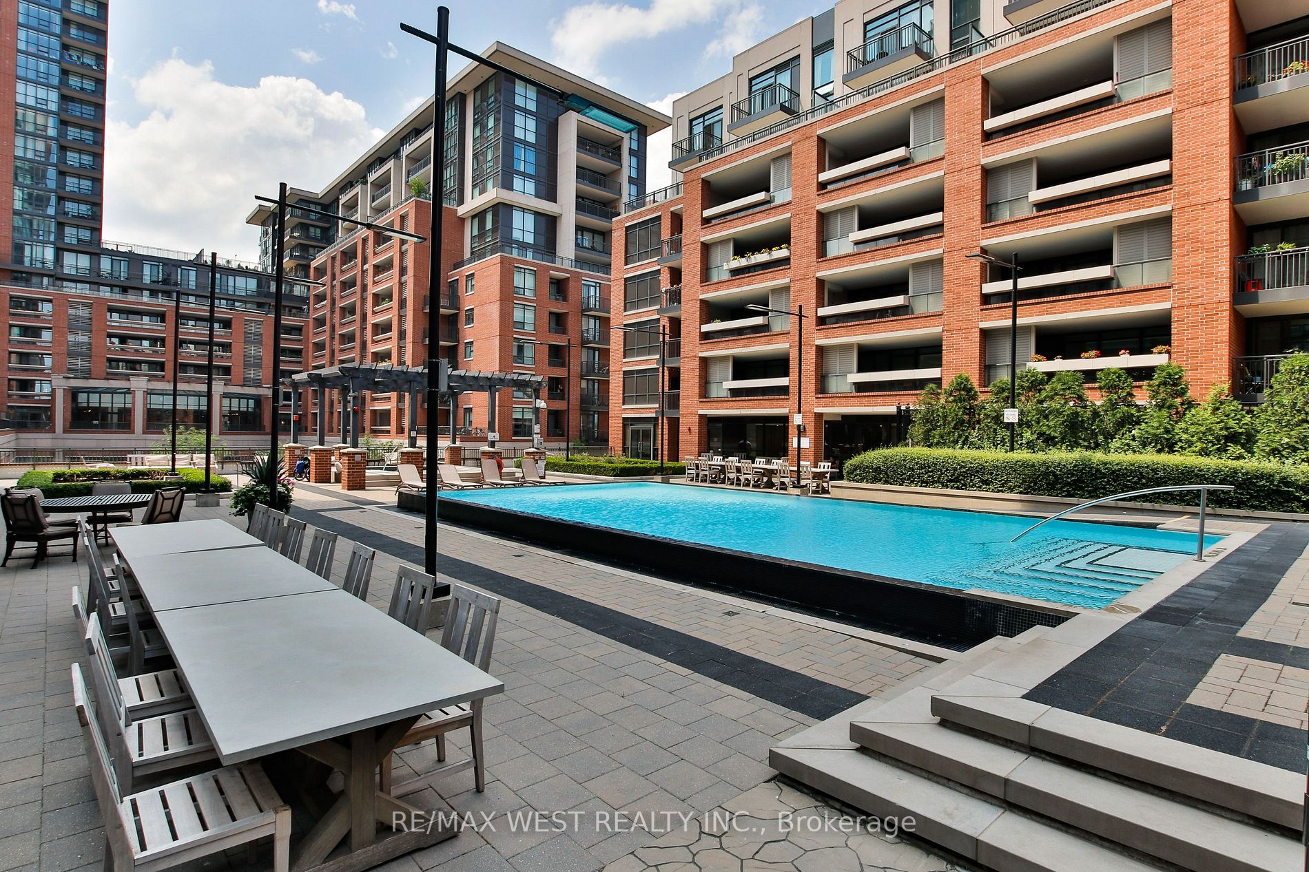 800 Lawrence Ave W, #401