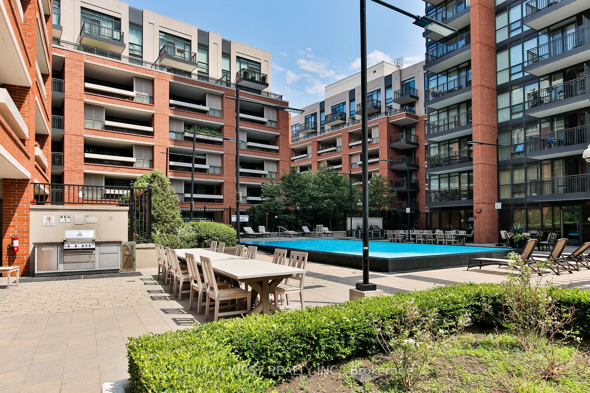 800 Lawrence Ave W, #401