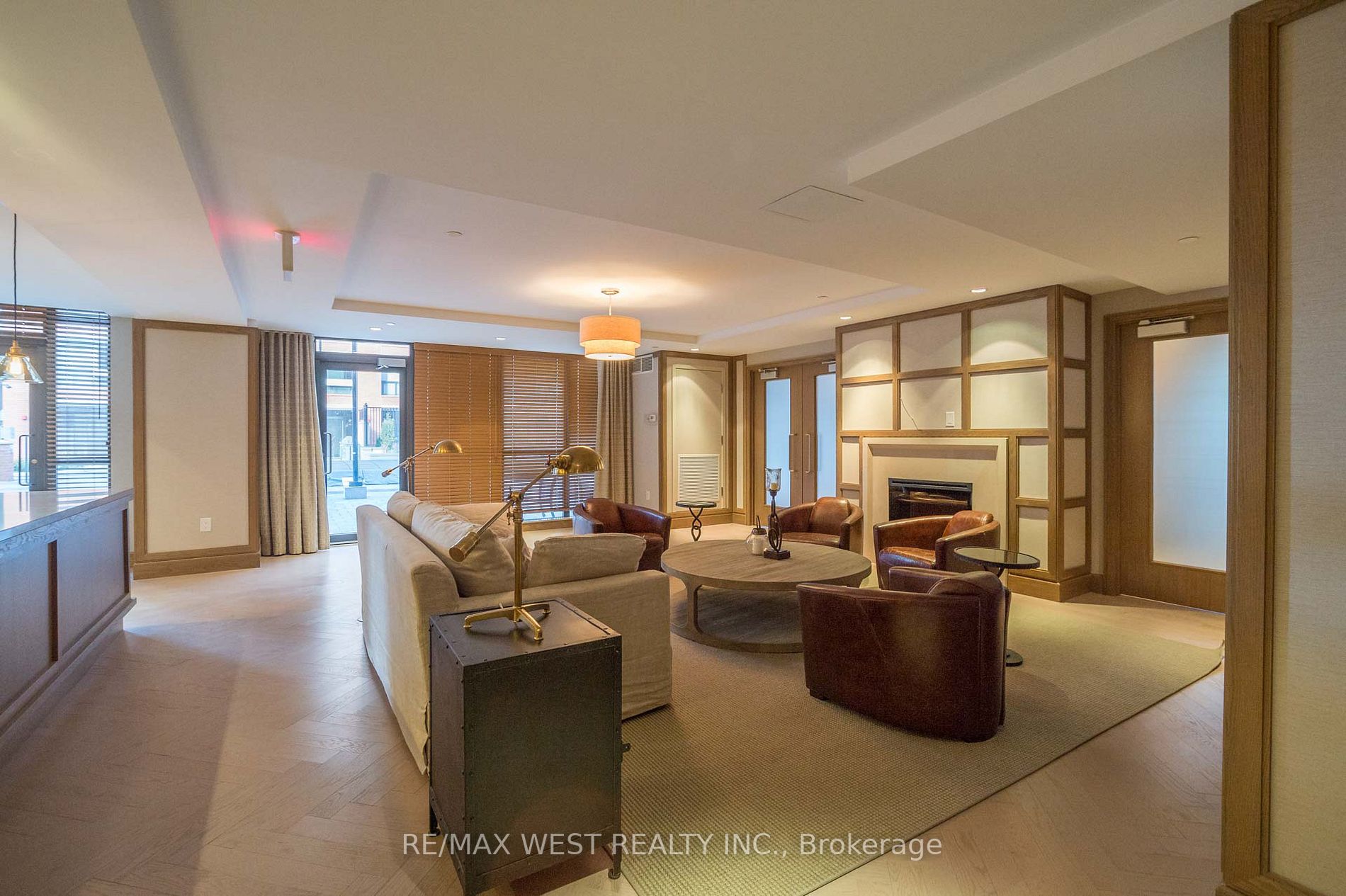 800 Lawrence Ave W, #401