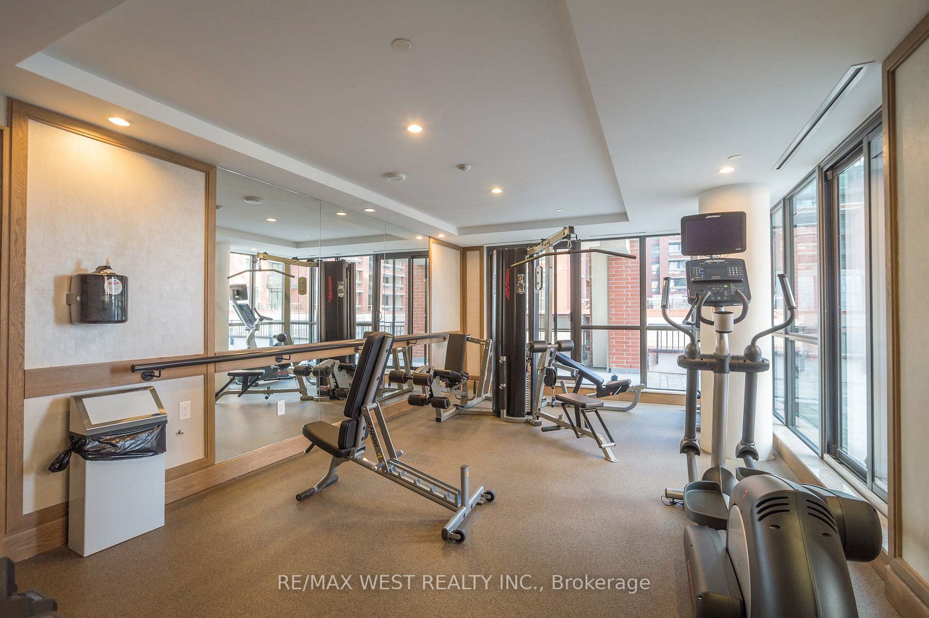 800 Lawrence Ave W, #401