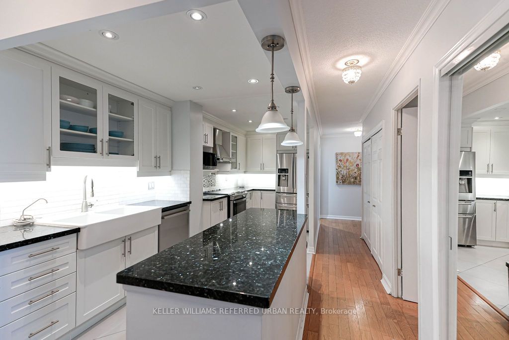 812 Burnhamthorpe Rd, #Ph04