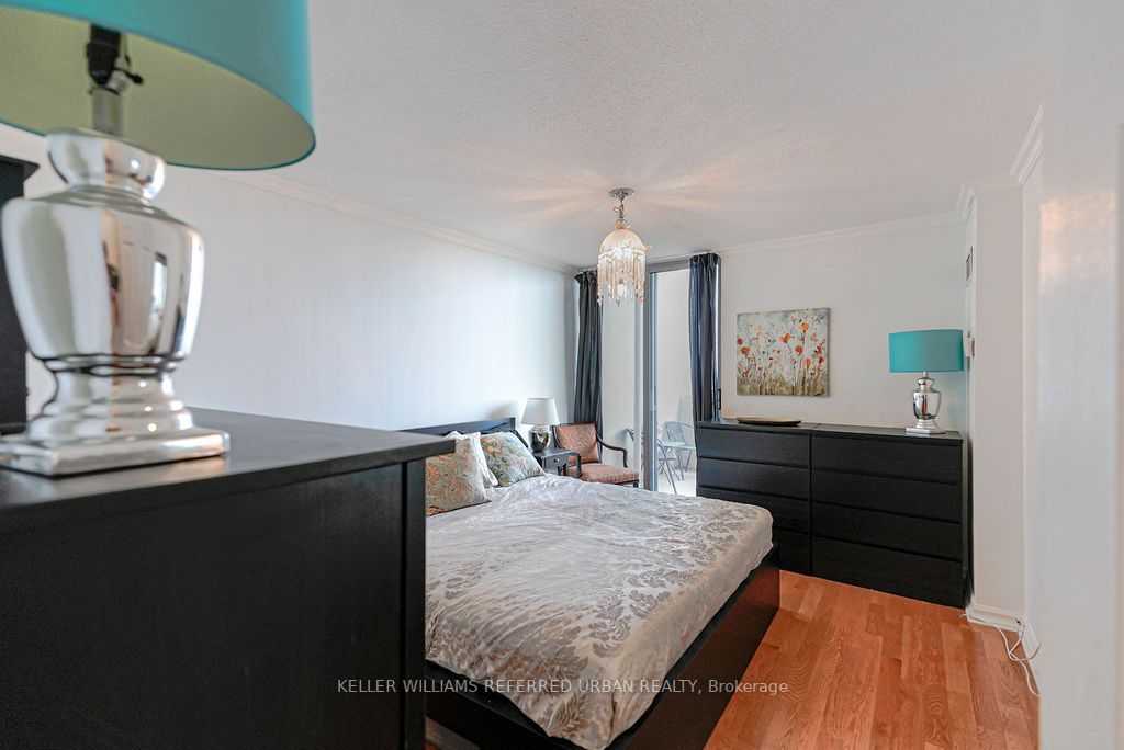 812 Burnhamthorpe Rd, #Ph04