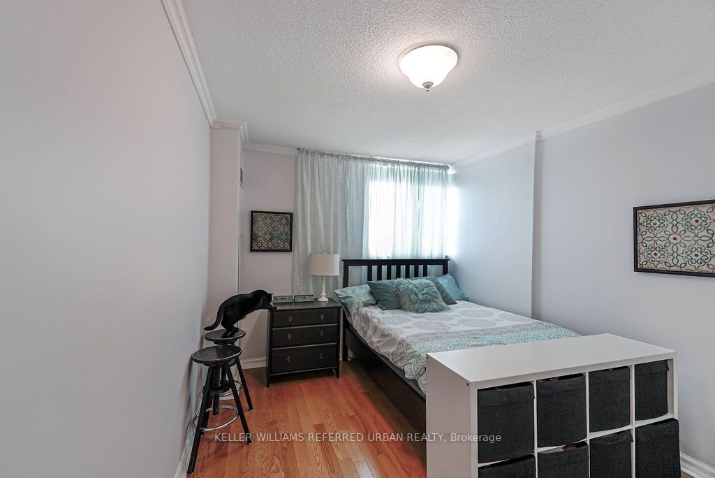 812 Burnhamthorpe Rd, #Ph04