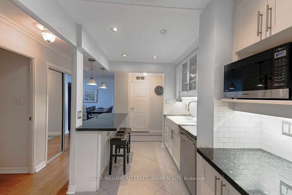 812 Burnhamthorpe Rd, #Ph04