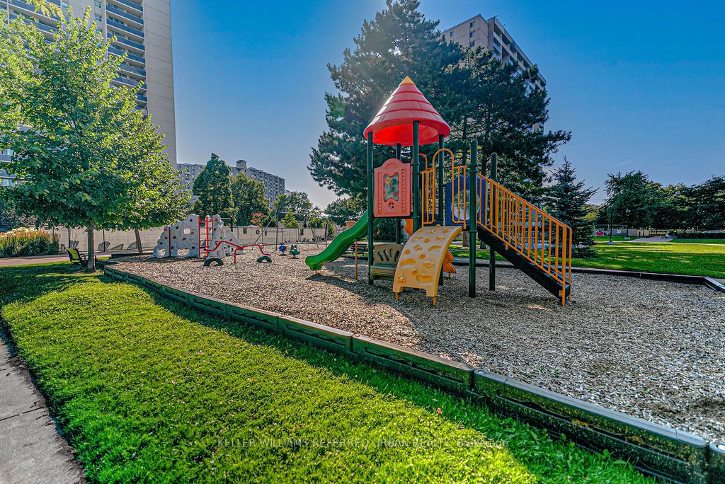 812 Burnhamthorpe Rd, #Ph04