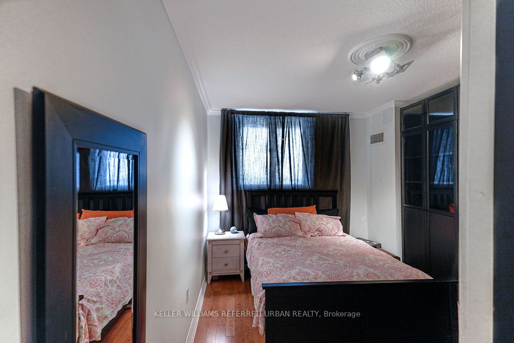 812 Burnhamthorpe Rd, #Ph04