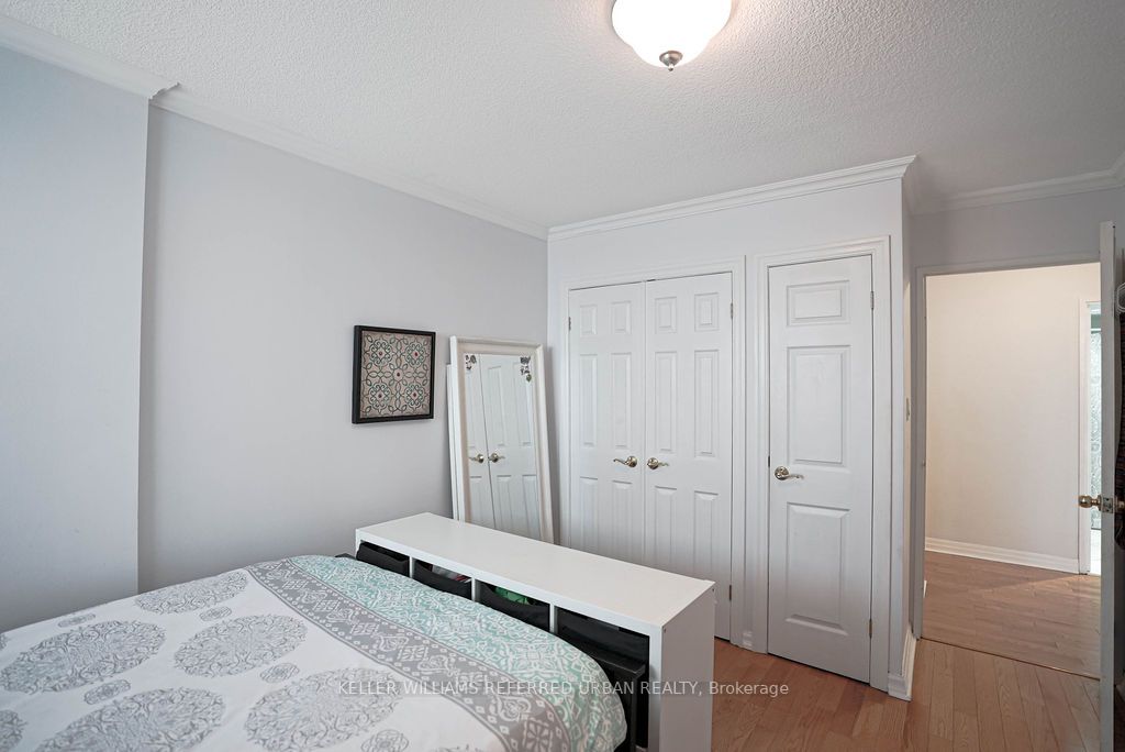 812 Burnhamthorpe Rd, #Ph04