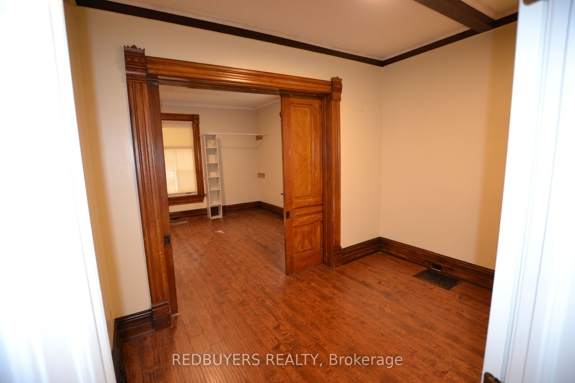 281 Main St N