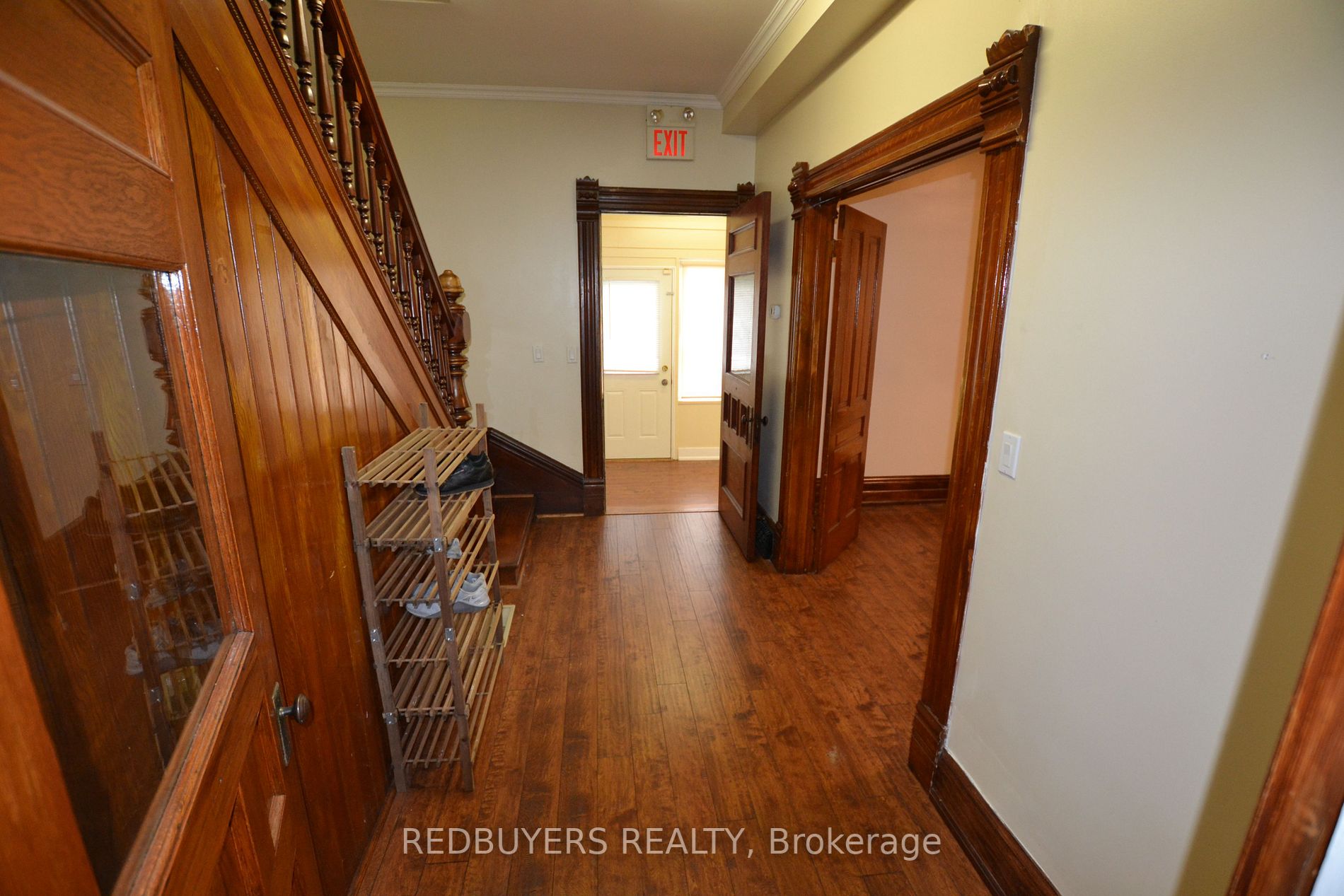 281 Main St N