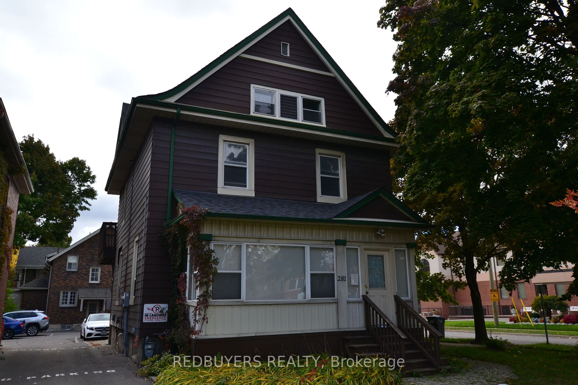 281 Main St N
