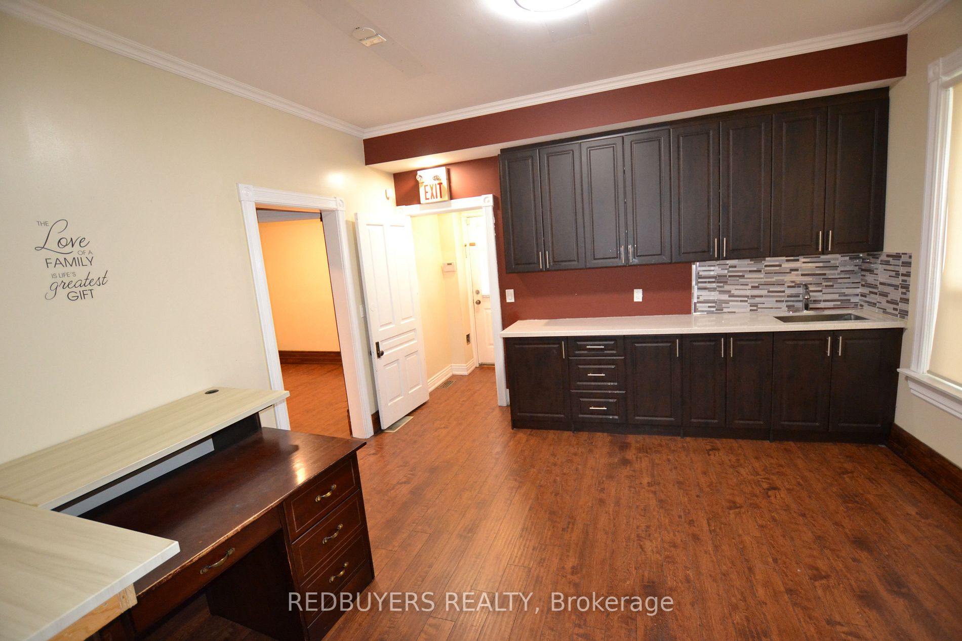 281 Main St N