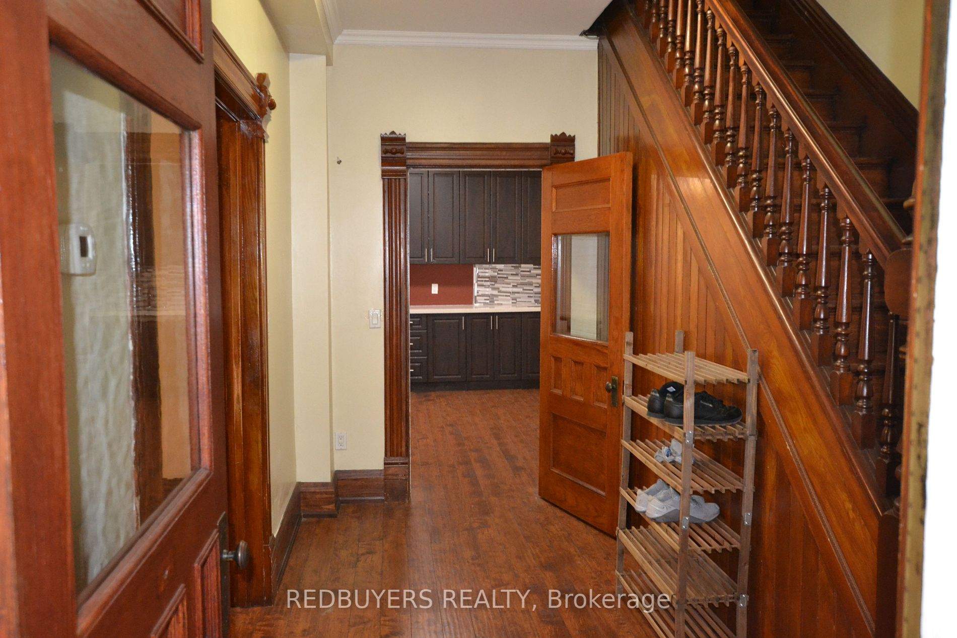 281 Main St N