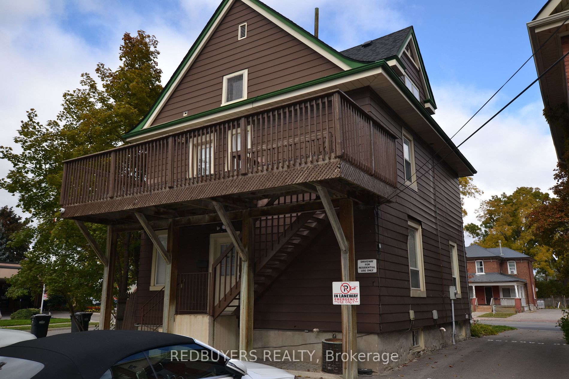 281 Main St N