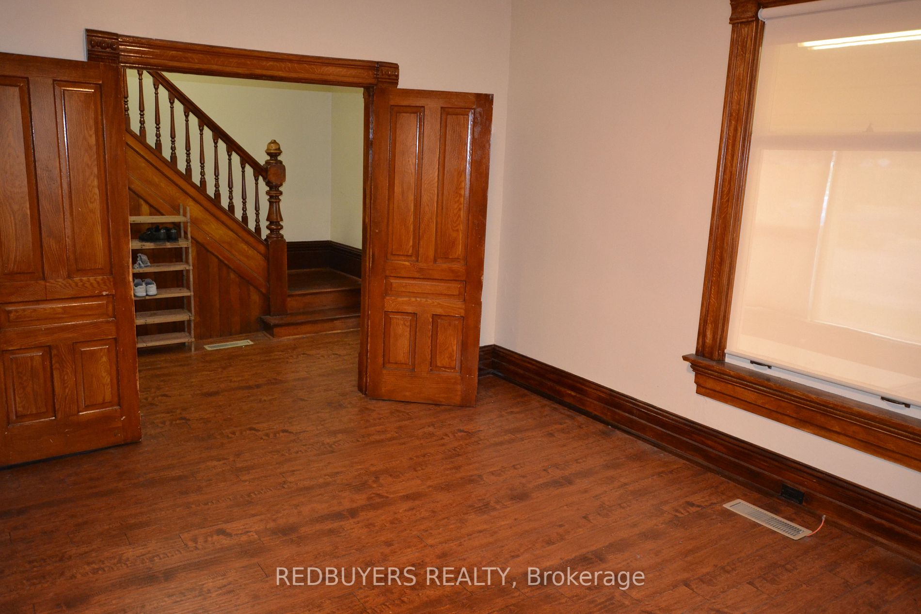 281 Main St N