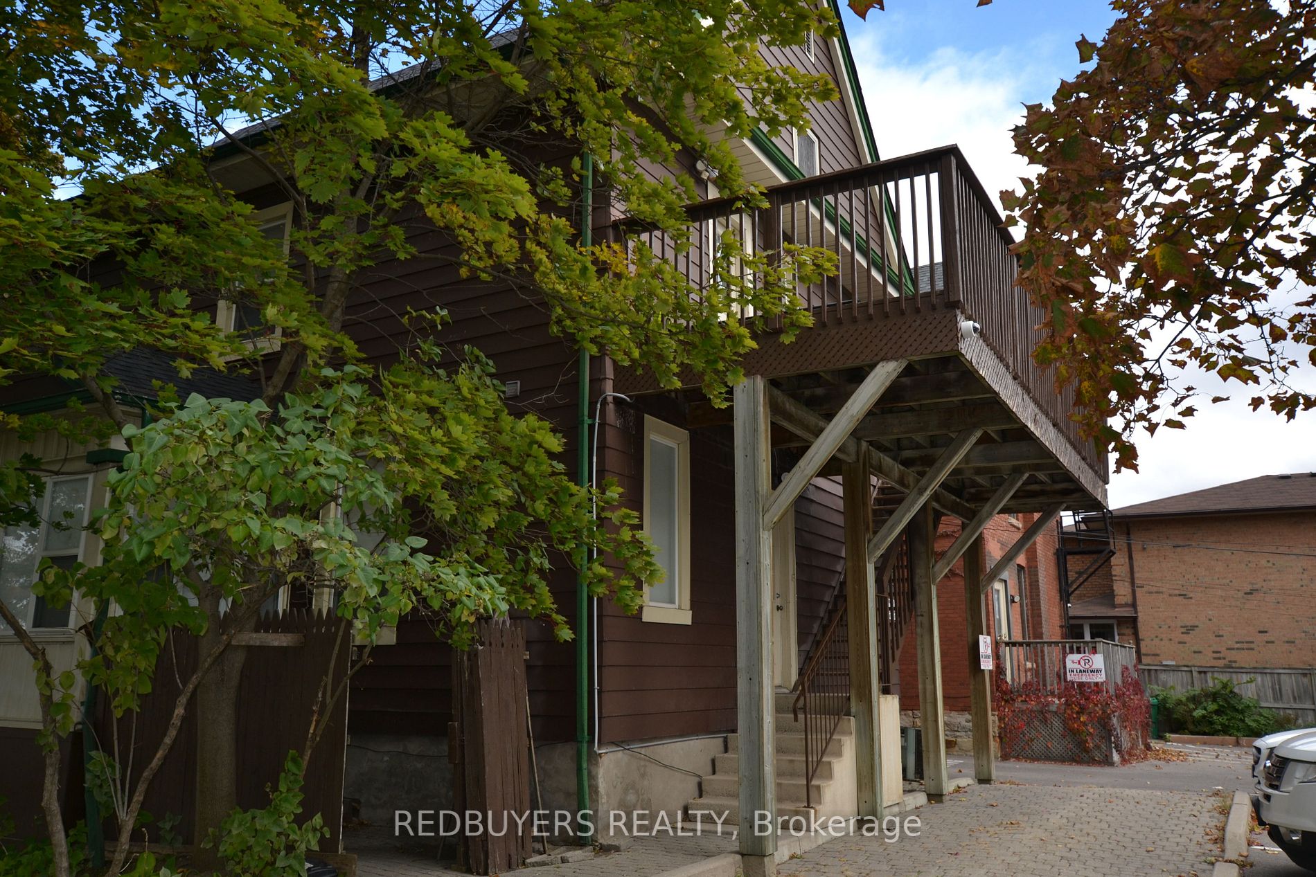 281 Main St N