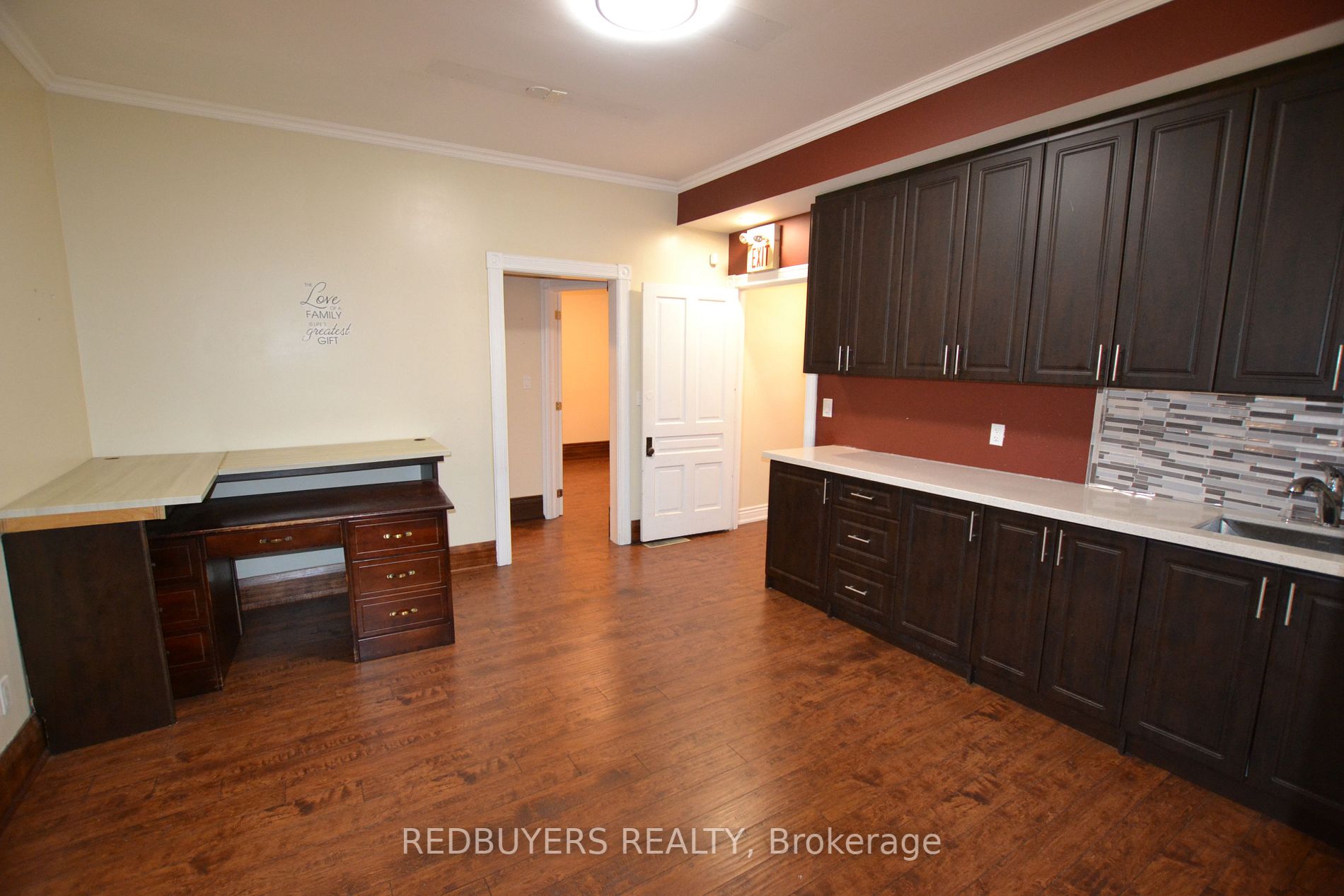 281 Main St N