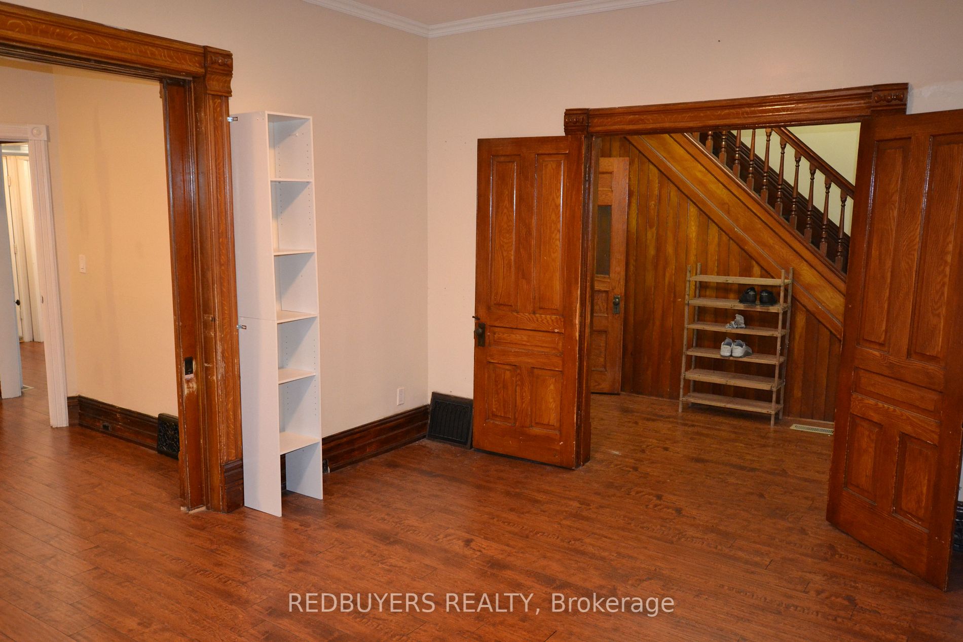 281 Main St N