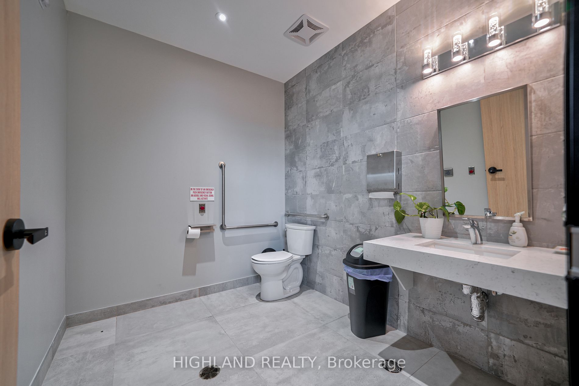 2578 Bristol Circ, #17