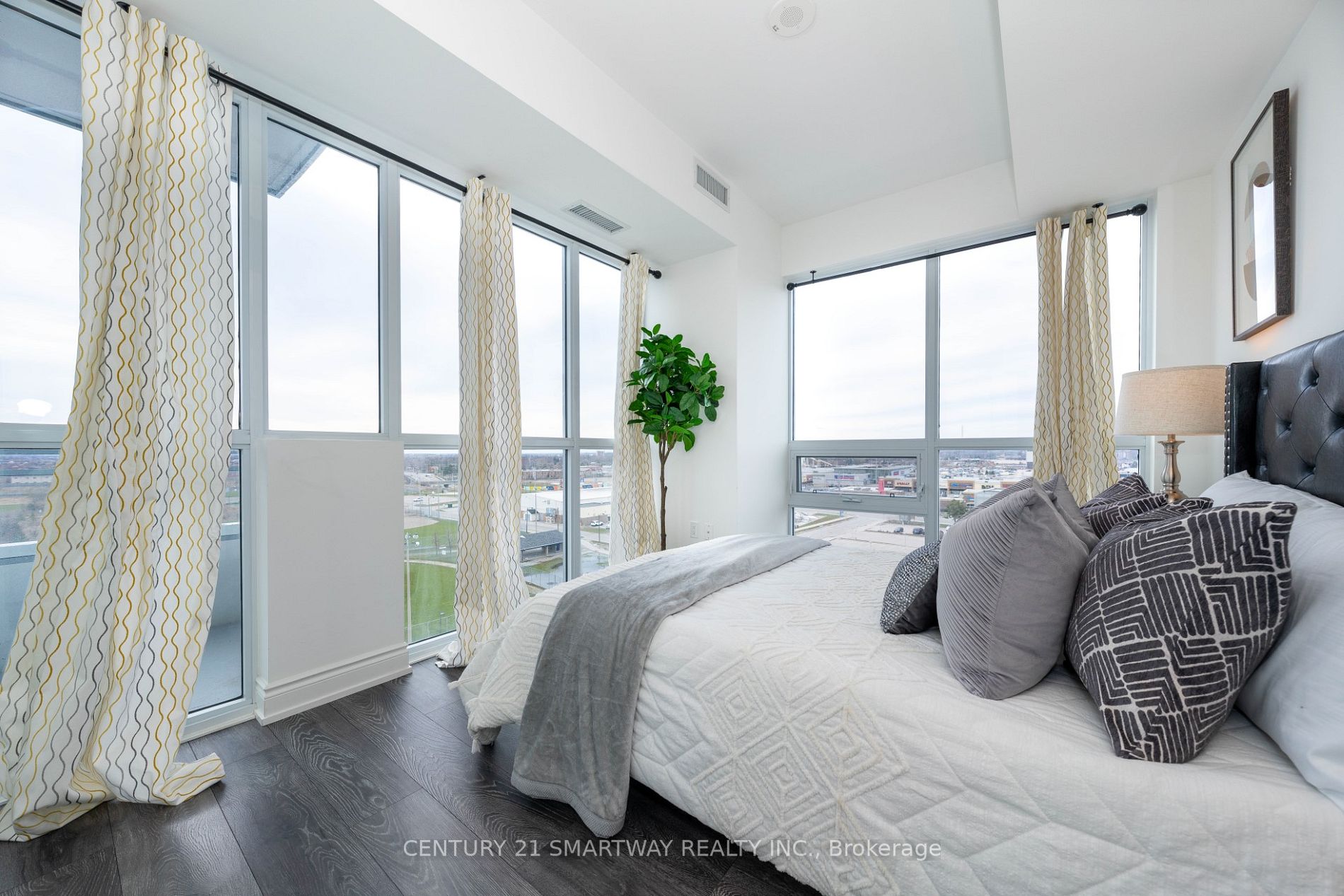 1050 Main Street E, #713