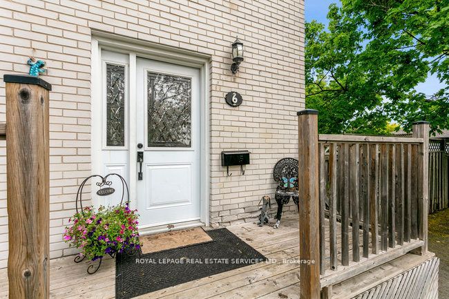 6 Forsythia Rd S