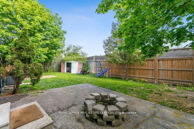 6 Forsythia Rd S