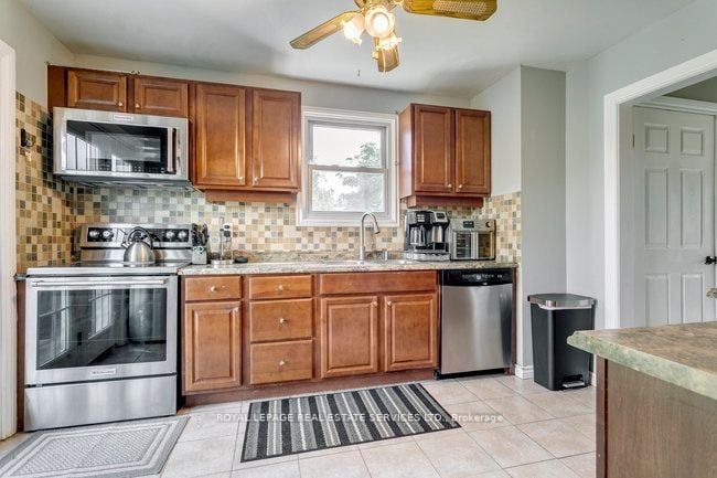 6 Forsythia Rd S